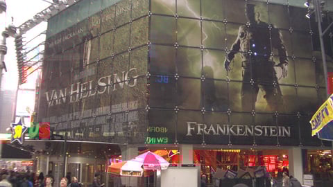 Toys "R" Us 'Van Helsing' Jumbo Screen 2