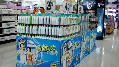 Wal-Mart P&G 'Summer Savings' Pallet