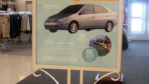 Kohl's 'Month of Mom' Sweeps Stanchion Sign