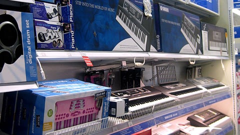 Toys "R" Us Keyboards In-LIne Display