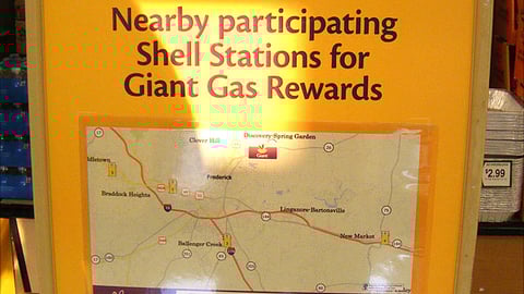 Giant-Landover Shell 'Gas Rewards' Stanchion Sign