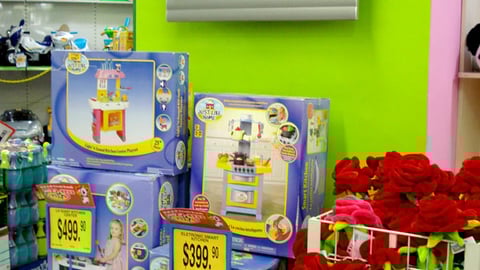 Toys "R" Us 'Outdoor Fun' Screen