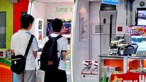 Toys "R" Us Xbox 360 Demo Station