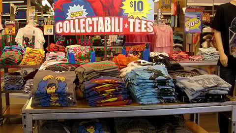 Old Navy 'CollectabiliTees' Table Display