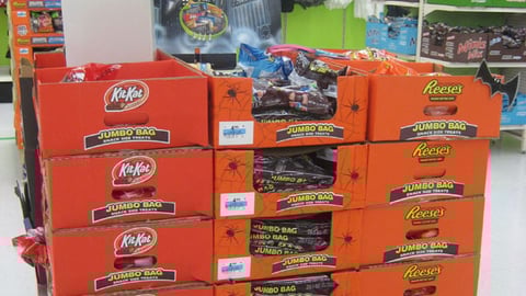 Hershey Halloween Pallet Display