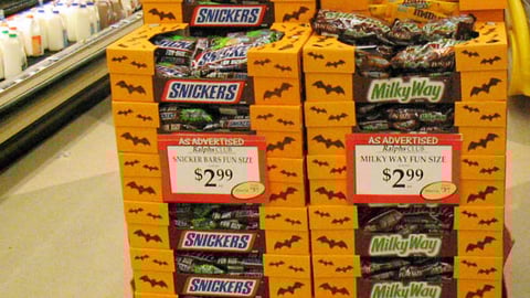 Snickers Halloween Pallet