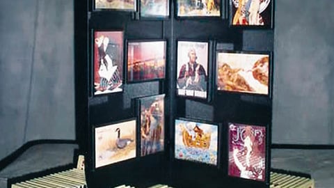 Rosencranz Four-Sided Magnet Display