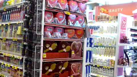 H-E-B Valentine's Day Endcap