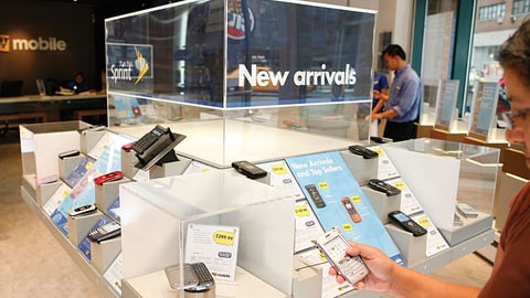 Best Buy Mobile Fixture