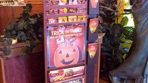 Red Robin Gift Card Merchandiser