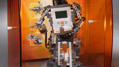 Lego Mindstorms Interactive Model Case