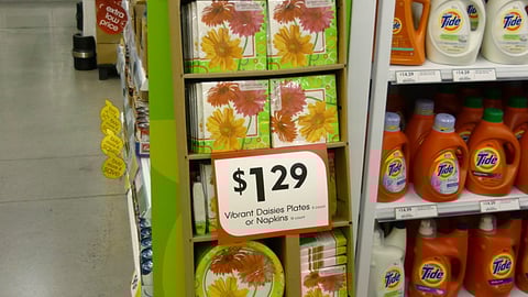 Green Style Plates and Napkins Floorstand