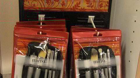 Daily Mirra Countertop Display