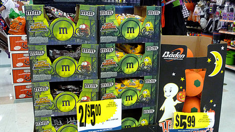 M&M's 'Halloween Million' Pallet Display
