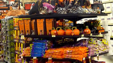 Randalls Halloween Merchandising