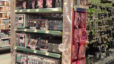 Cosmetics Gift Packs Endcap