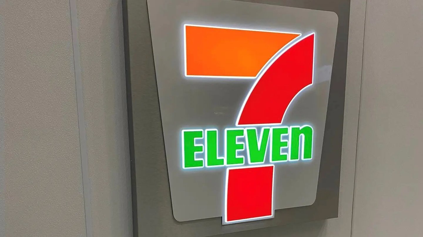 7-Eleven sign