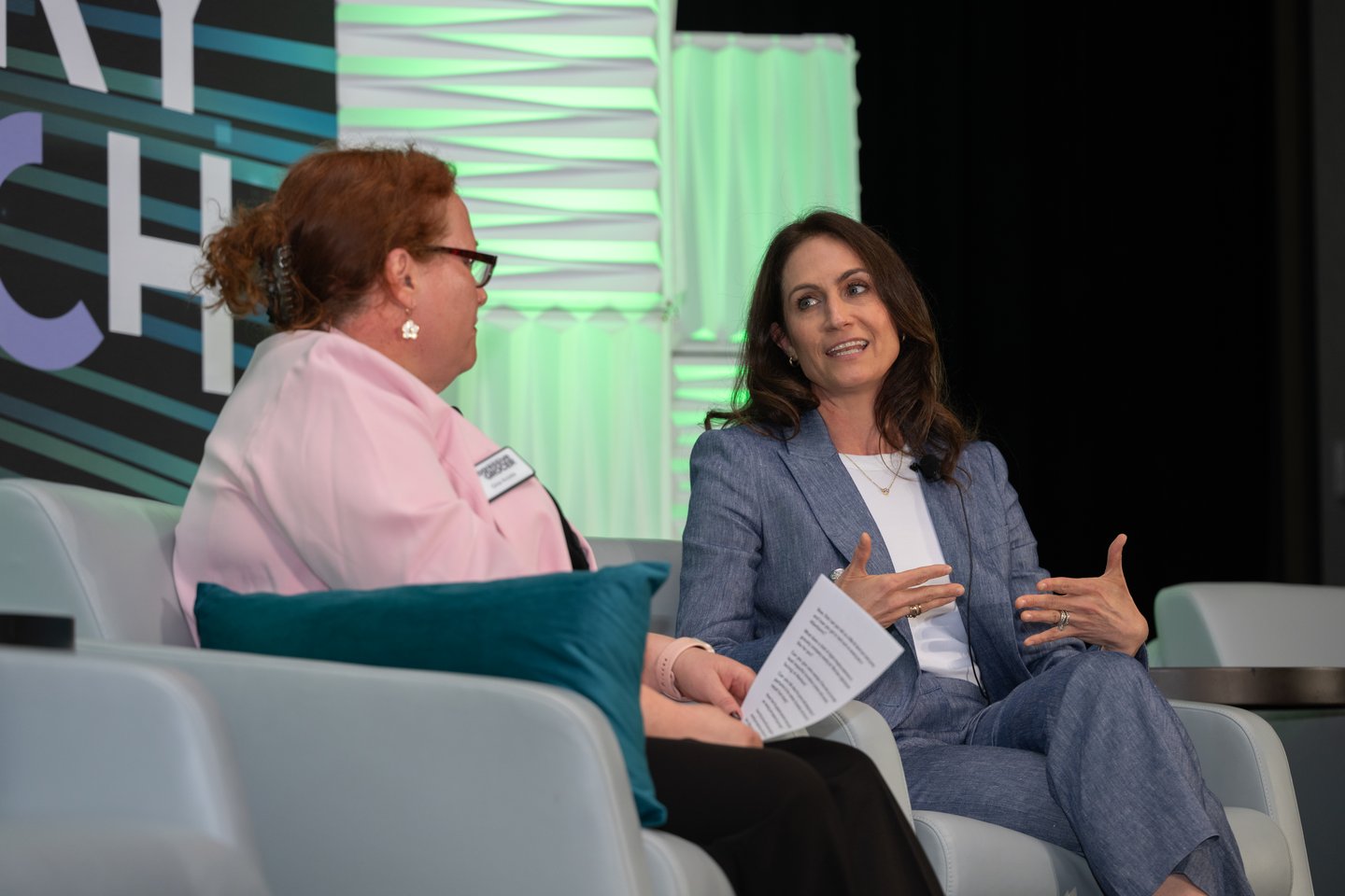 Gina Acosta, Editorial Director of Progressive Grocer (left), and Albertsons' Jill Pavlovich