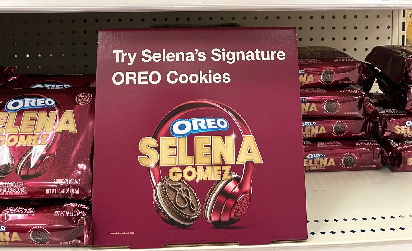 Oreo Selena Gomez Shelf Blocker