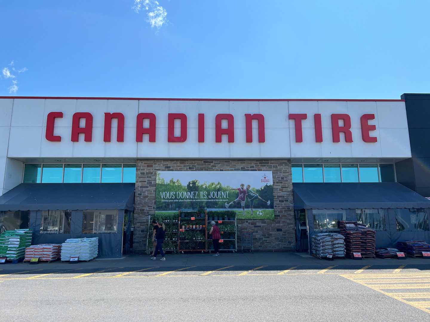 Canadian Tire exterior