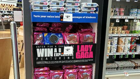Oreo 'Sing It' Giant-Landover Floorstand